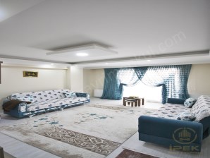 BEYLİKDÜZÜ İPEKTEN TEK DAİRE ÜZERİ GENİŞ 3+1 KULLANIŞLI DAİRE.!