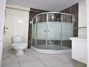 BEYLİKDÜZÜ İPEKTEN CADDE ÜZERİNDE ARAKAT EMSALİNDE GİRİŞ DAİRE.