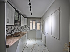 BEYLİKDÜZÜ İpekten METROBÜS Durağının Dibinde Geniş 1+1 Daire !