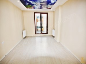 BEYLİKDÜZÜ İPEK İNŞAATTAN EMSALLERİ ÖTESİNDE GENİŞ KONFORLU1+1 BALKONLU ARAKAT 