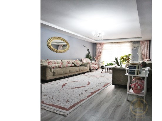 BEYLİKDÜZÜ İPEKTEN CADDE ÜZERİ, YATIRIMIN GÖBEĞİNDE FIRSAT GENİŞ KULLANIMLI 3+1 130 m² DAİRE...!!!