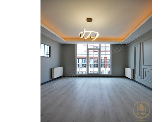 Beylikdüzü METROBÜS Yürüme, ANA CADDE üzeri ACİL 2+1 Uygun Daire...!!!