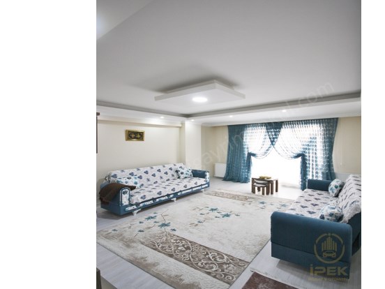 BEYLİKDÜZÜ İPEKTEN TEK DAİRE ÜZERİ GENİŞ 3+1 KULLANIŞLI DAİRE.!