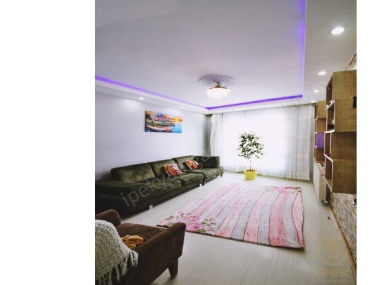 AYASOFYADA CADDE ÜZERİ 2 DAİRE FIRSATI BİRDEN; ACİL 3+2 DUBLEKS