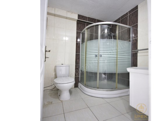 BEYLİKDÜZÜ İPEKTEN CADDE ÜZERİNDE ARAKAT EMSALİNDE GİRİŞ DAİRE.