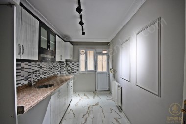 BEYLİKDÜZÜ İpekten METROBÜS Durağının Dibinde Geniş 1+1 Daire !