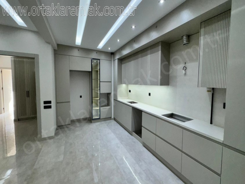 **GÖVEÇLİKTE_SİTE_İÇİNDE_SATILIK_LÜKS_DAİRELER**