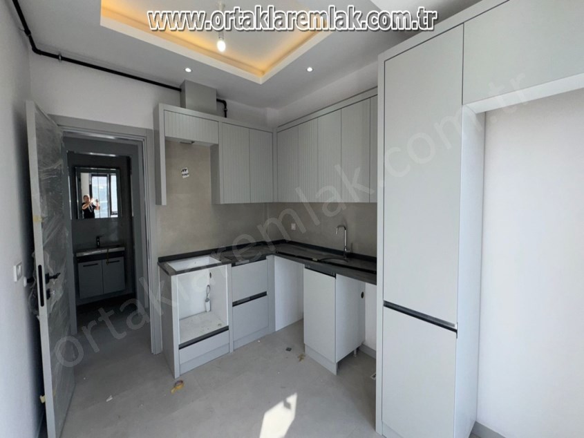 FATİH MAHALLESİNDE GÜNLÜK HAYATIN TAM İÇİNDE, HAZIR VE KONFORLU 2+1 DAİRE