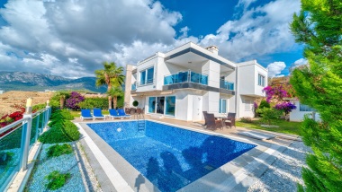 Satılık Lüks Müstakil Villa  Alanya Kargıcak  4+1  520 m²  Deniz ve Şehir Manzaralı
