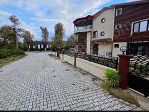 Ferahlık ve Konum Bir Arada! Termal Yolu Üstü 2 Katlı Villa