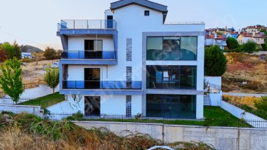 ACİL YALOVANIN EN PRESTİJLİ LOKASYONUNDA PANORAMİK LÜKS VİLLA!