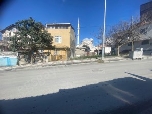 MAHMUTBEY HACIBOSTAN CADDE ÜZERİ KOMPLE SATILIK ARSA TAPULU 3 KATLI BİNA!