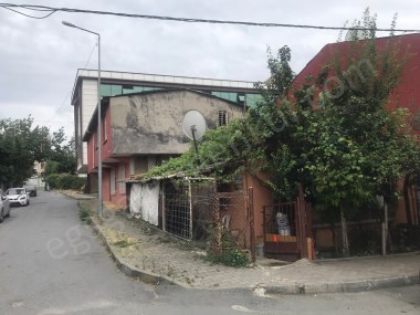 MAHMUTBEY HACİBOSTANDA 1 GECEKONDU 96.50 m2 MİA İMARLI ARSA UYGUN