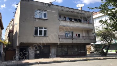 MAHMUTBEYDE SATILIK 3 DAİRE 1 DÜKKANLI BİNA!