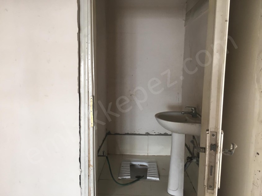 ÇAMKÖY DE UYGUN KİRALIK DEPO :