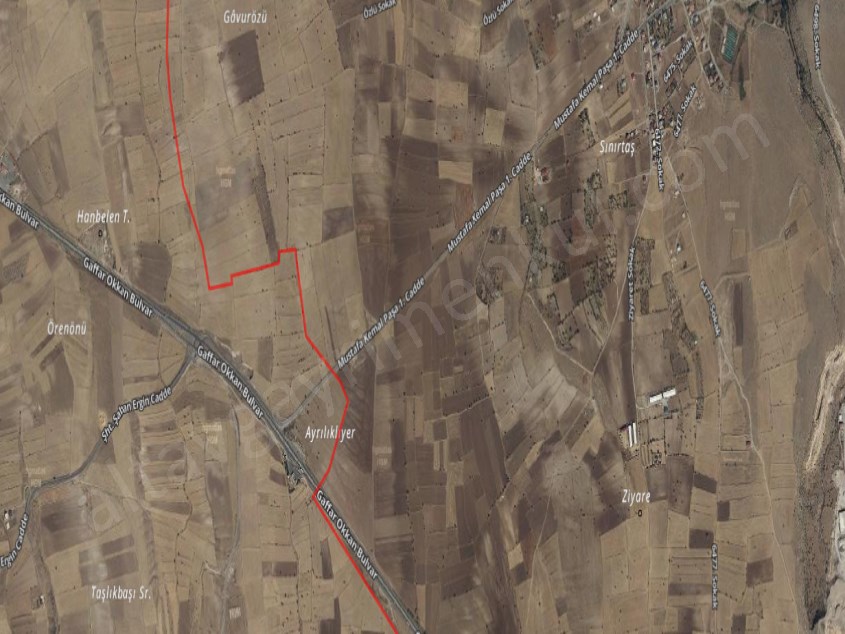 KURUKÖPRÜ DE SATILIK TARLA ANA YOL ÜZERİ