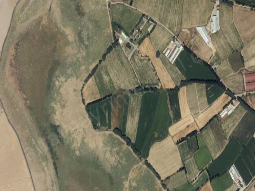 YEŞİLYURTTA SATILIK TARLA