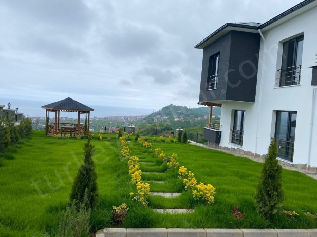 Trabzonda Bahçe İçerisinde Satılık Lüks Villa