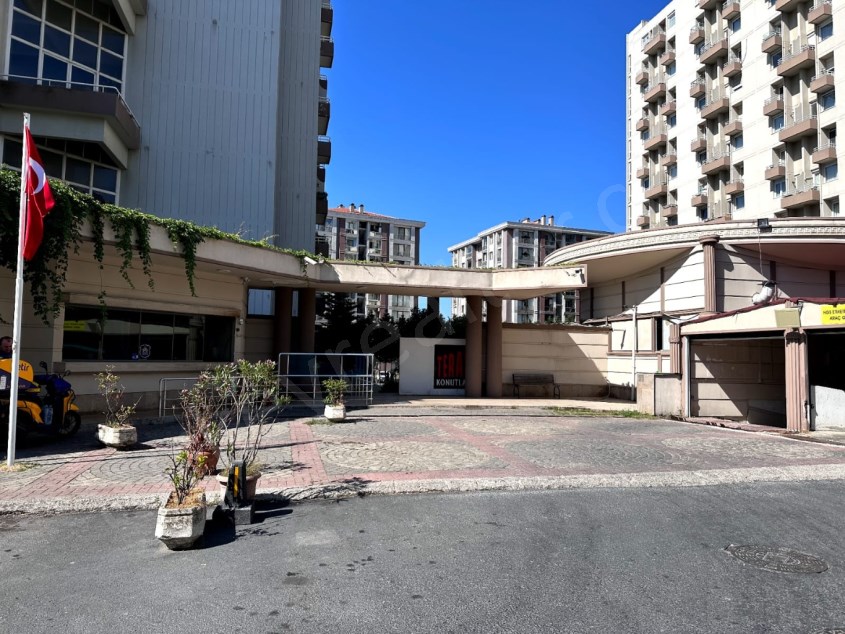 Beylikdüzü Havuz Cepheli Deniz Manzaralı Satılık Daire