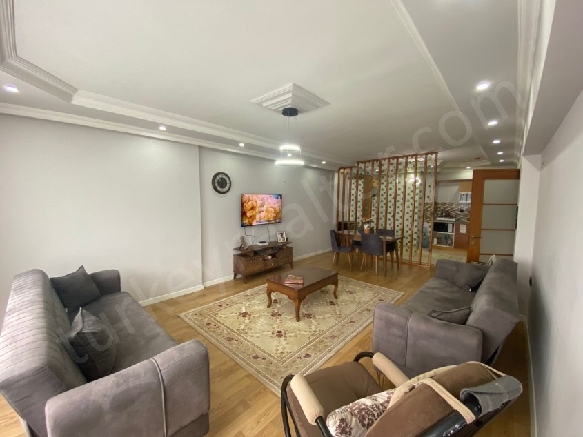 Beylikdüzünde Merkezi Lokasyonda Full Eşyalı Satılık Daire