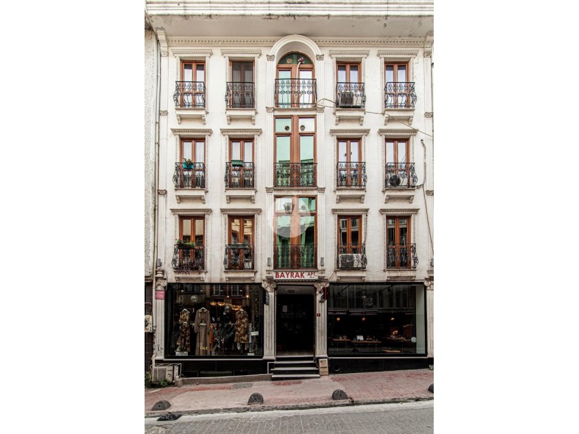 Flat for Sale in a Building with Elevator Located Close to Galataport