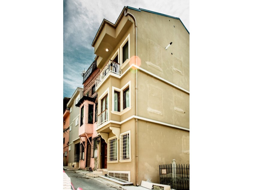 Building with Terrace and Sea View for Sale in Fatih Küçük Hagia Sophia