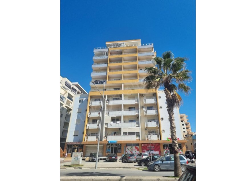 Arnavutlukta Denize Yakın Mobilyalı Satılık Geniş Daire