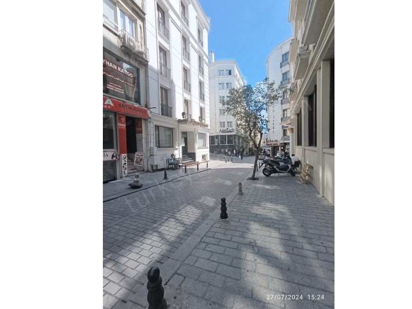 Building for Sale in Fatih, Sui for Workplace in a Central Location