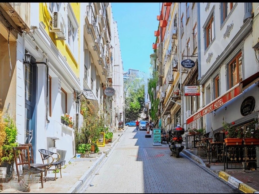 Apartment for Sale with Partial Sea View in Sultanahmet