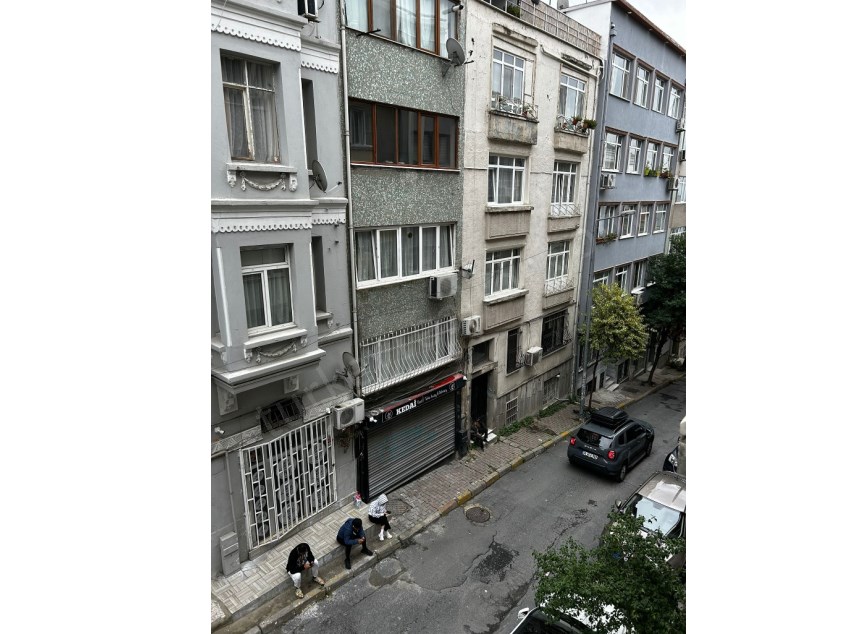 Beyoğlu The Marmara Arkasında Merkezi Konumda Satılık Daire