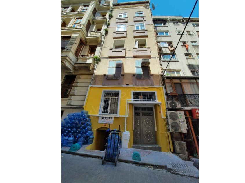 2+1 Flat for Sale in a Central Location in Beyoğlu