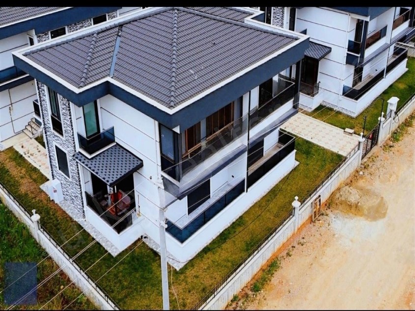 Villa for Sale in Central Location in Yeniköy, Kocaeli