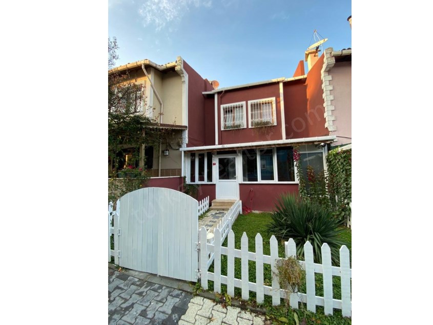 Fully Built Villa for Sale in Beylikdüzü Site