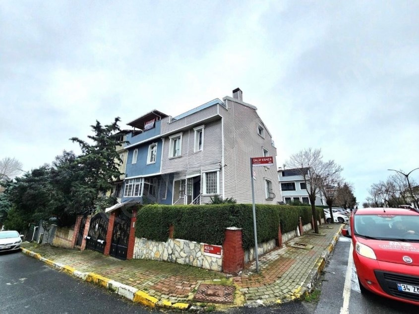 Gürpınar Sahile Yakın 5+2 Satılık Villa