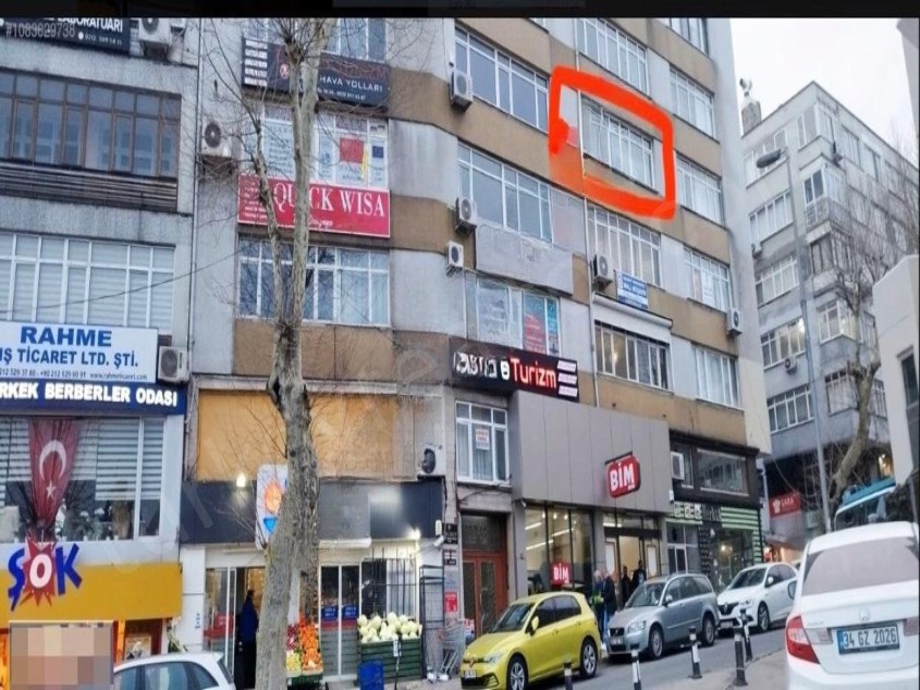 3+1 Flat for Sale in a Centrally Located Building with Elevator in Fatih
