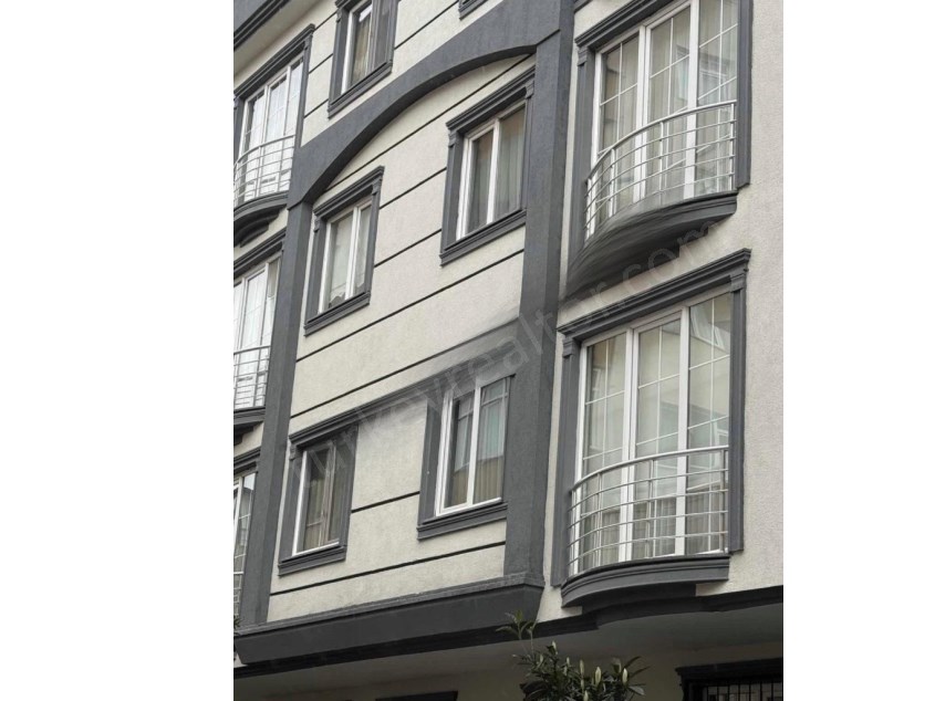 3+1 Flat for Sale in Maltepe in a Building with Elevator
