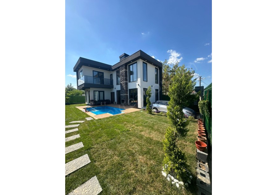 2+1 Villa for Sale with Private Pool in Kartepe Sarımeşe