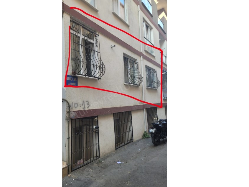 Centrally Located Flat for Sale in Eyüpsultan with Parking Lot