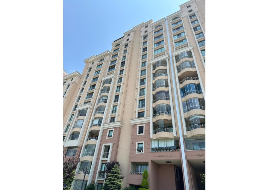 2+1 Apartment for Sale in a Site in Büyükçekmece