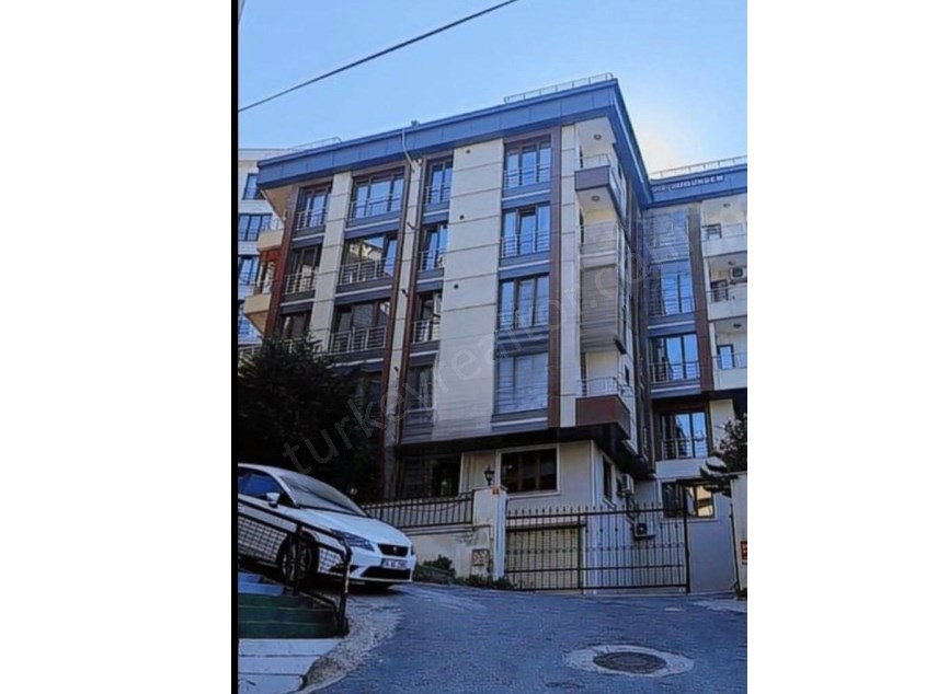 EYÜPSULTANDA DEĞERİNİ MANZARASINDAN ALAN 2+1 SATILIK DAİRE