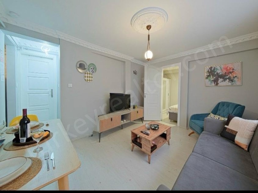 BEYOĞLUNDA GELİR GETİREN AIRBNB RUHSATLI FULL EŞYALI  SATILIK 2+1 DAİRE