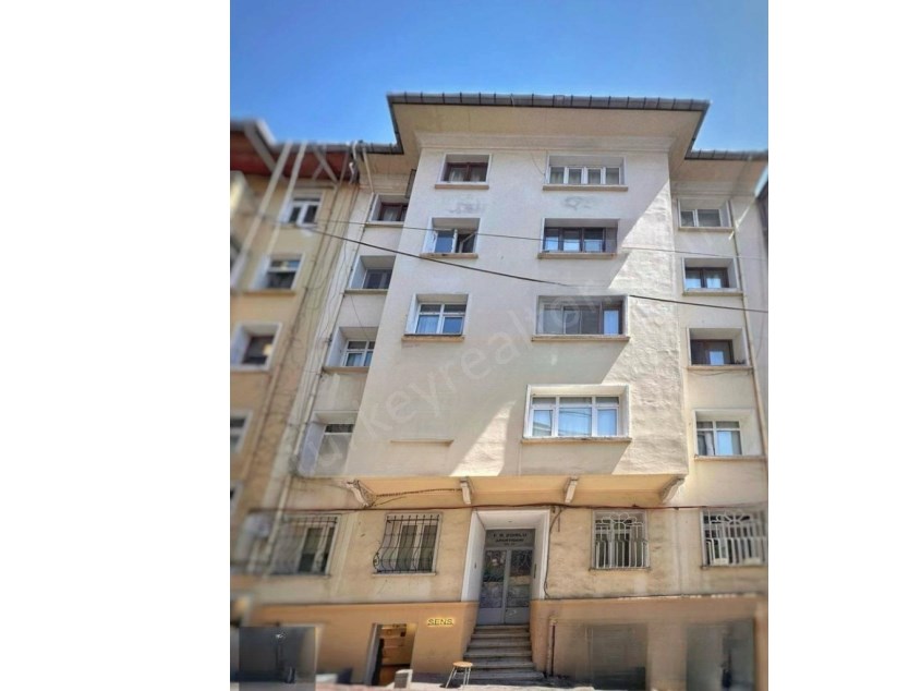 2+1 APARTMENT FOR SALE IN A HISTORIC BUILDING IN BEYOĞLU WITH SEA VIEW