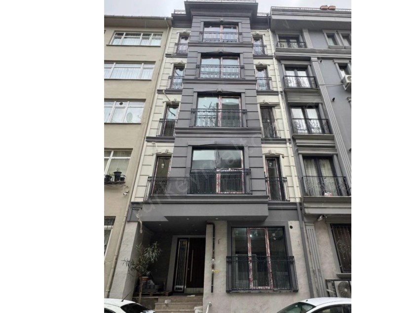 CİHANGİR PÜRTELAŞTA BUTİK PROJEDE ÖZEL 1+1 DAİRE