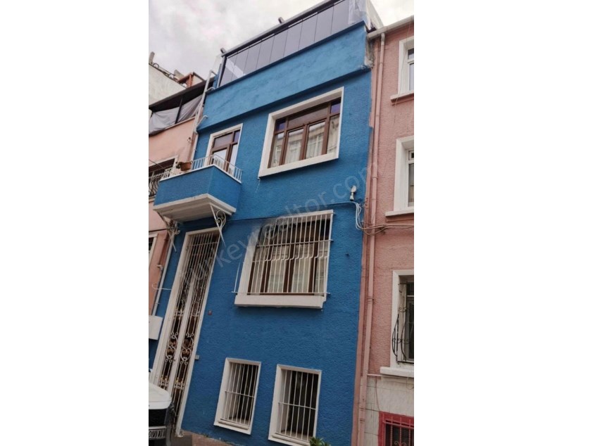BUILDING FOR SALE WITH INDIVIDUAL TITLE DEED IN A CENTRAL LOCATION IN FATIH