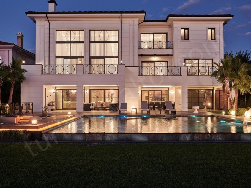 Prestigious 7+2 Detached Villa with Private Pool in Büyükçekmece, Istanbul