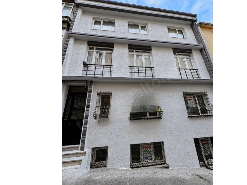 BEYOĞLUDA 5 KATLI BİNA SATILIK   YÜKSEK KİRA GELİRİ   MÜKEMMEL KONUM
