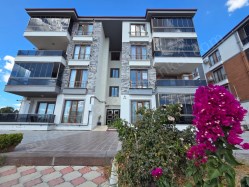 İDADAN EDREMİT C.AYAĞINDA LÜKS BİNADA DOĞALGAZLI KİRALIK 3+1