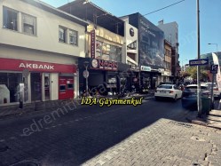 İDADAN EDREMİT ÇARŞIDA AKBANK KARŞISINDA CADDE ÜZERİ KİRALIK DÜKKAN