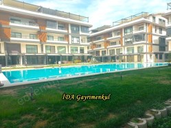 İDADAN ALTINOLUK YAĞCILARDA HAVUZLU LÜKS SİTEDE SATILIK 1+1