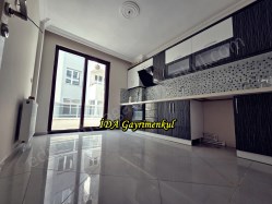 İDADAN EDREMİT HAMİDİYEDE MUHTEŞEM KONUMDA KAPALI OTOPARKLI ARAKAT KİRALIK 3+1